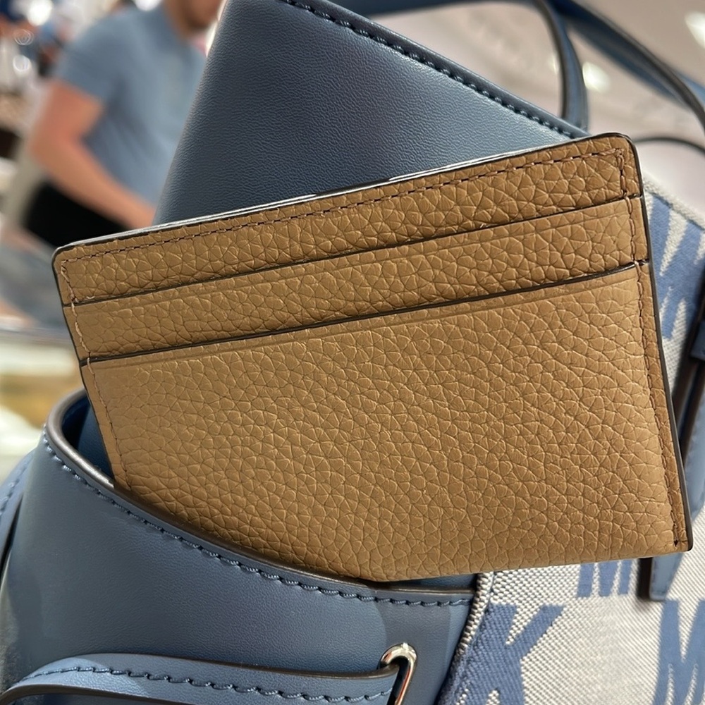 MICHAEL KORS
Reed Large Pebbled Leather Card Holder Case
Camel 
NWT - Picture 11 of 16